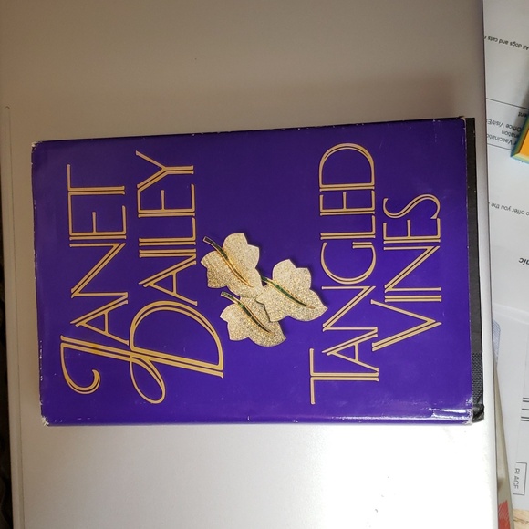Other - Tangled Vines by Janet Dailey, hardcover